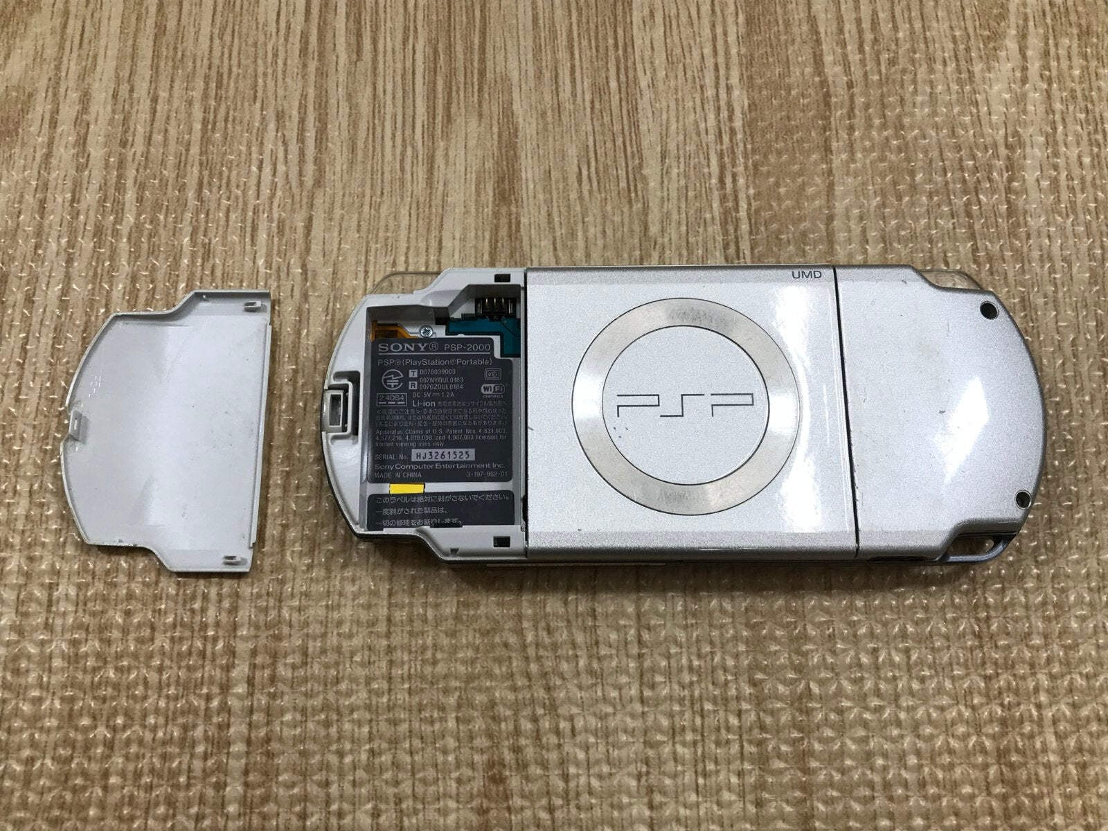 PSP-2000 ICE Silver Console Japan – With Defects GE1697