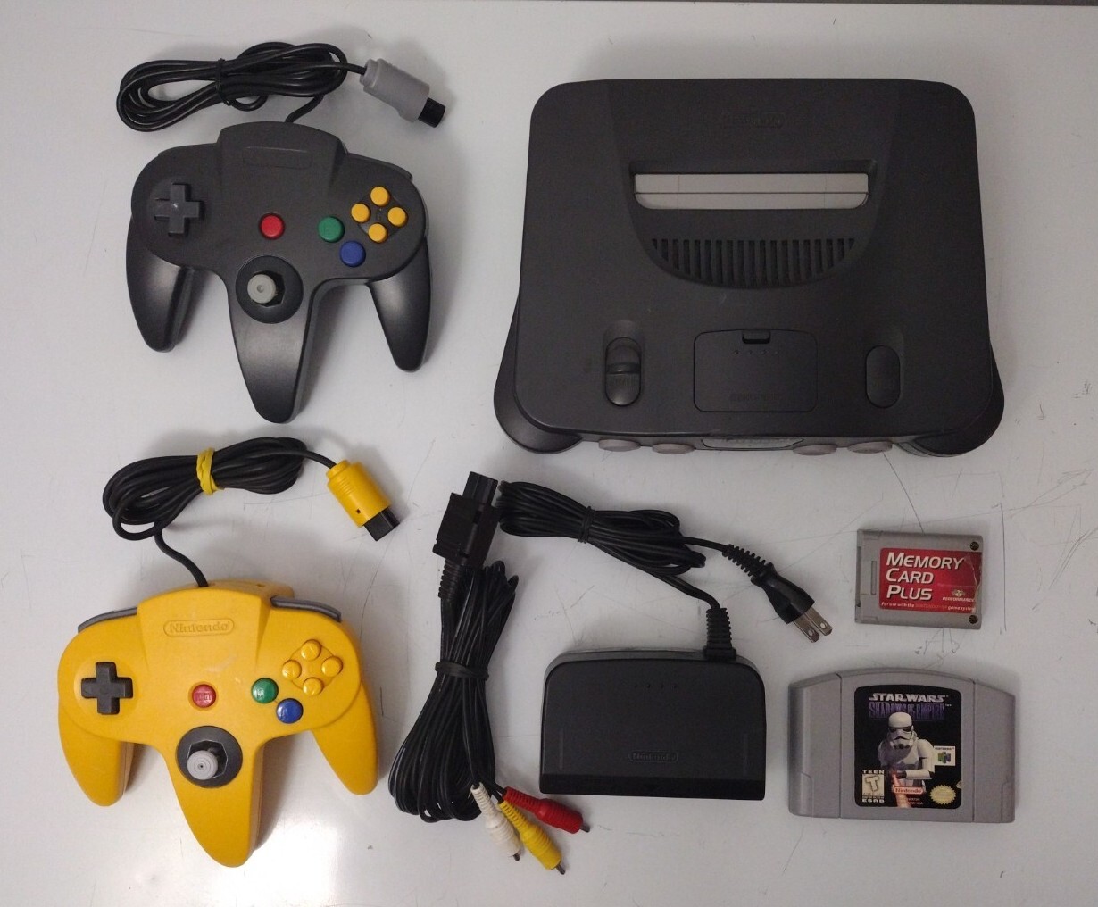 Nintendo 64 N64 NUS-001 console with 2 Controllers + Cables + Game + Memory Card