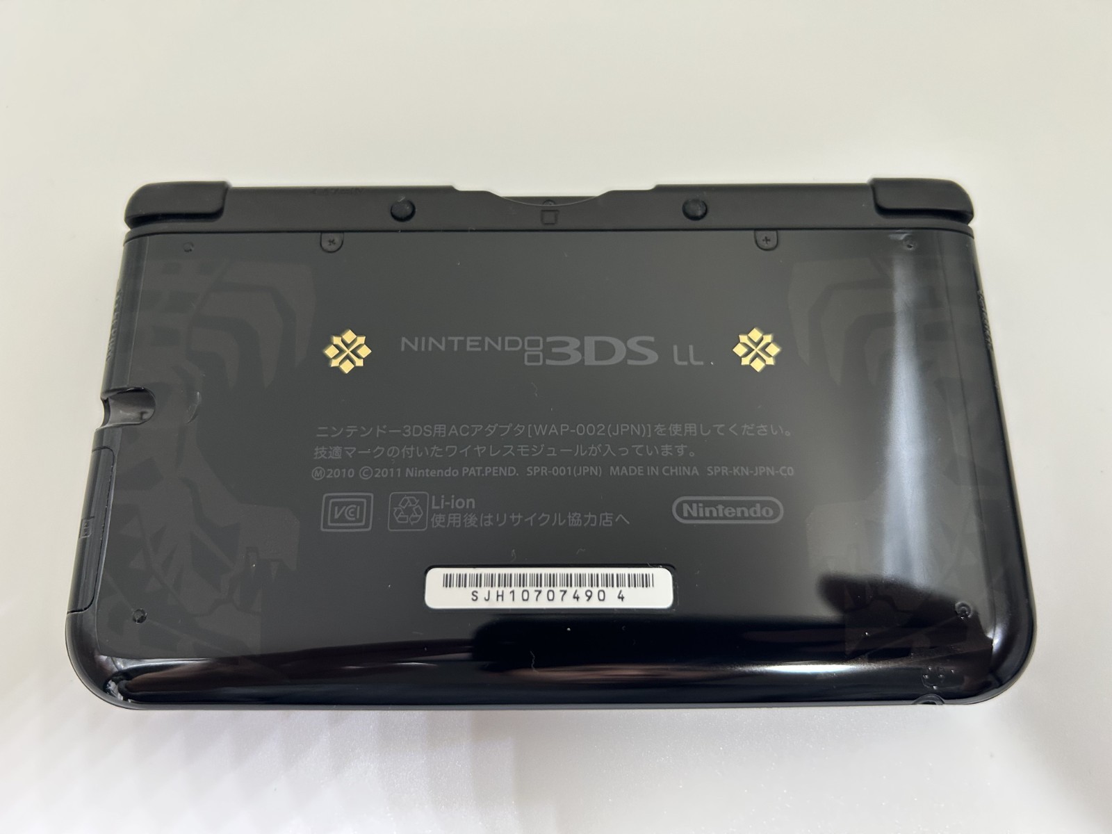 [A-rank] Nintendo 3DS LL XL consoleGore Magala Black with Charger/Stylus