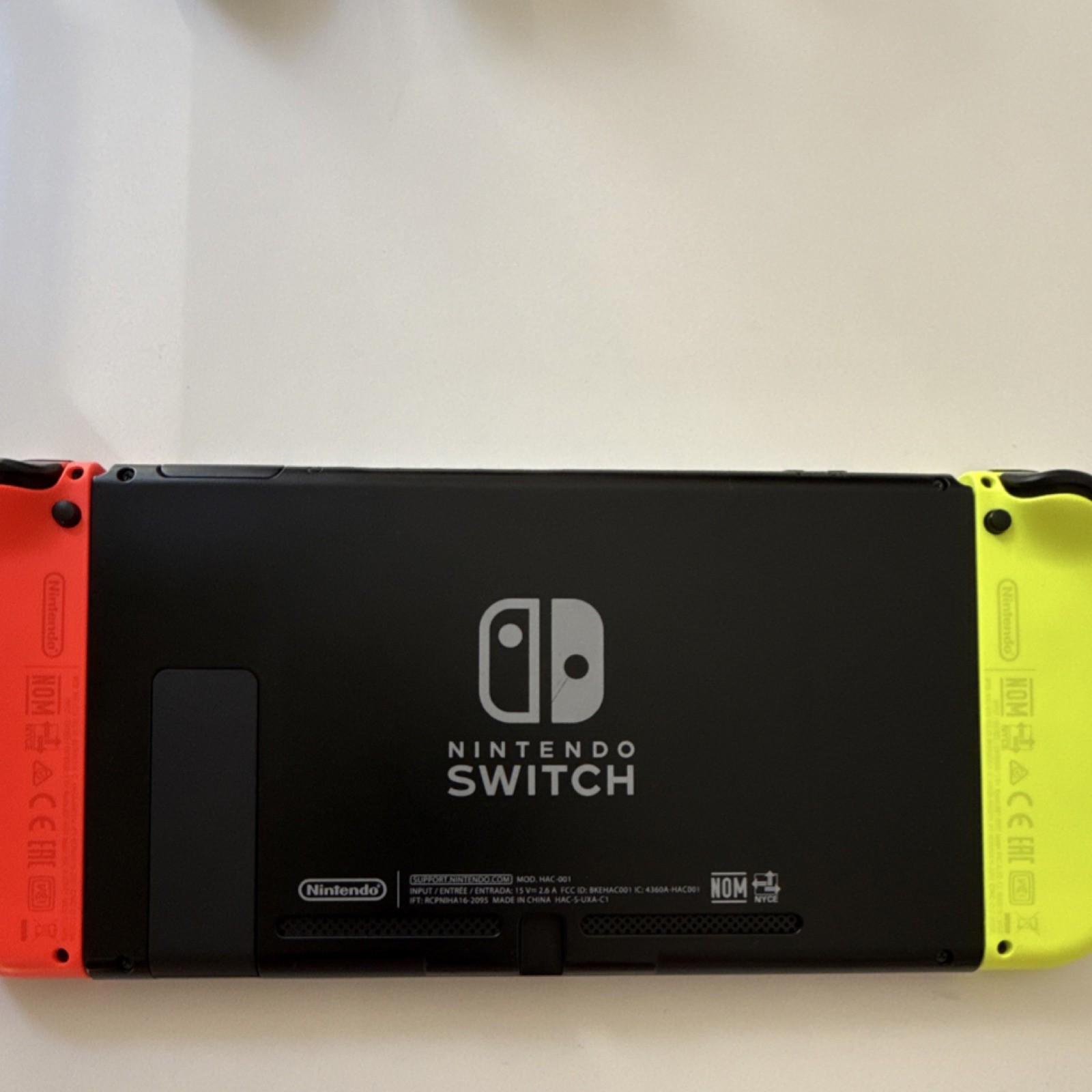 Nintendo Nintendo Switch 32GB Console Neon Red/Neon Green Joy-Con + Tomtoc Case