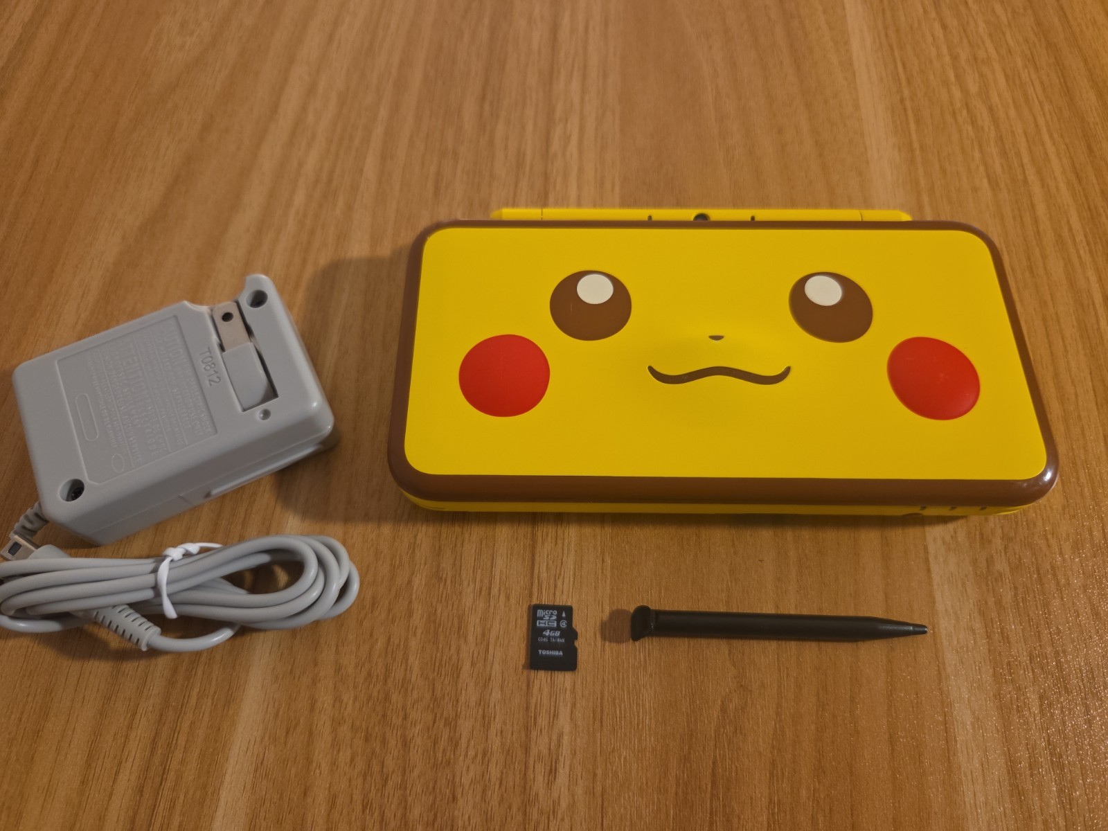Nintendo 2DS LL XL Pikachu Edition Console Excellent Condition