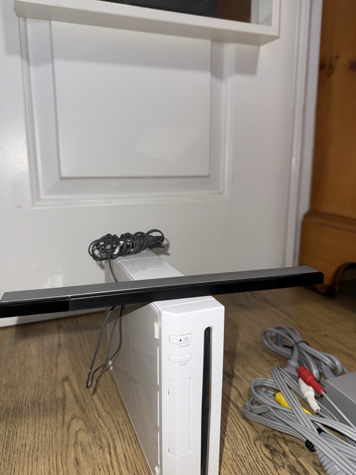 Nintendo Wii White Console Gamecube Compatible RVL-001 W/ Power, AV, Sensor Bar