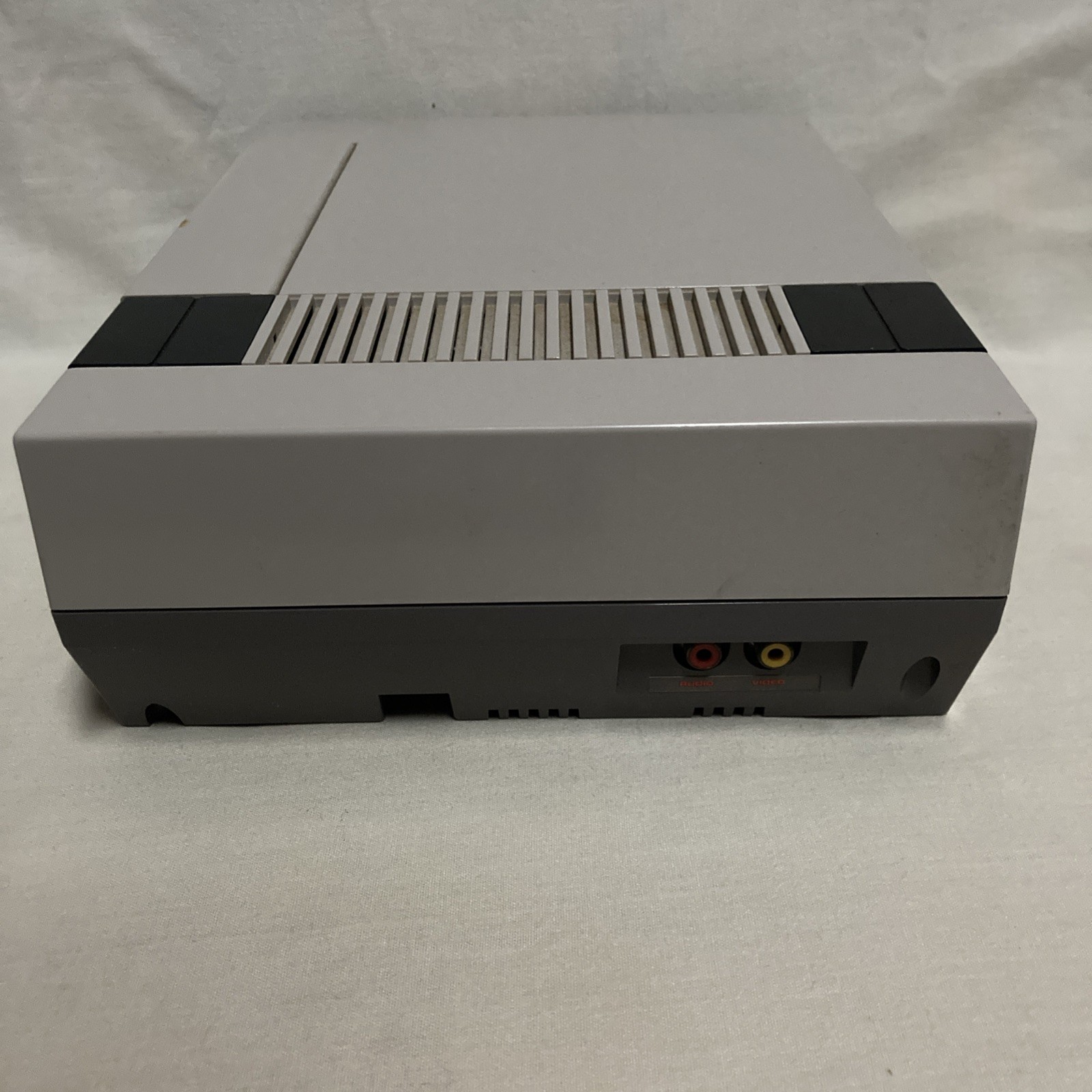 Nintendo NES console bundle + Super Mario Bros 1 2 3 and duck hunt ￼￼