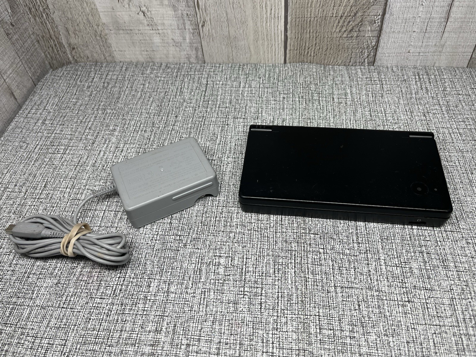 Nintendo DSi Black Handheld System DS Platform TWL-001 USA 2008 *Read Below*