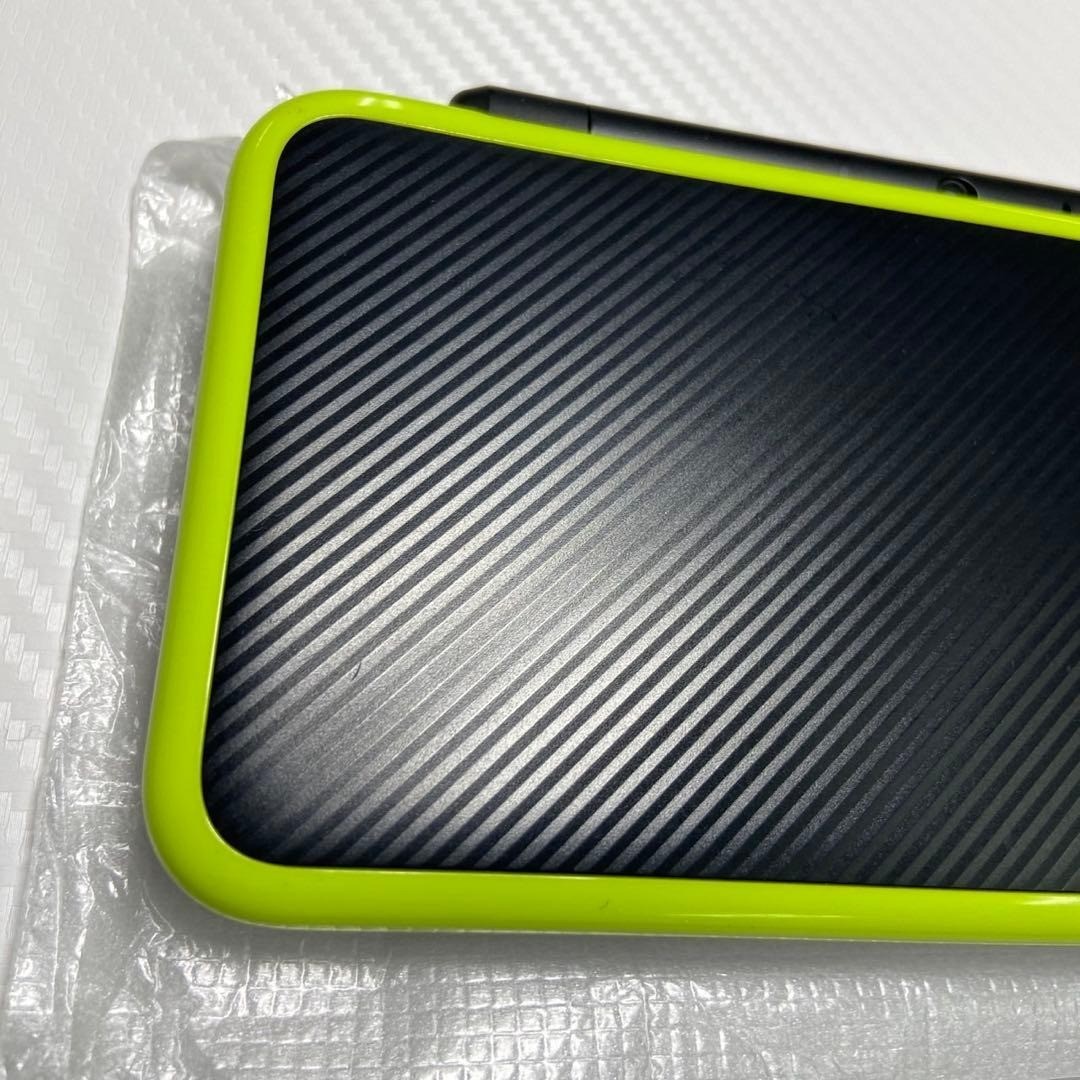 Nintendo New 2DS LL Black Lime Complete in Box Tested 6932