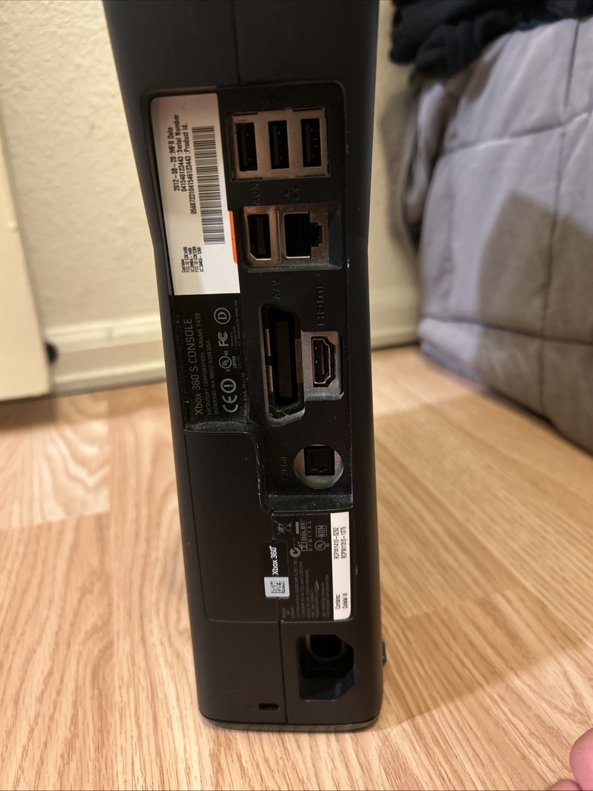 Xbox 360 Slim Bundle (Kinect + 2 games) – TESTED & WORKING