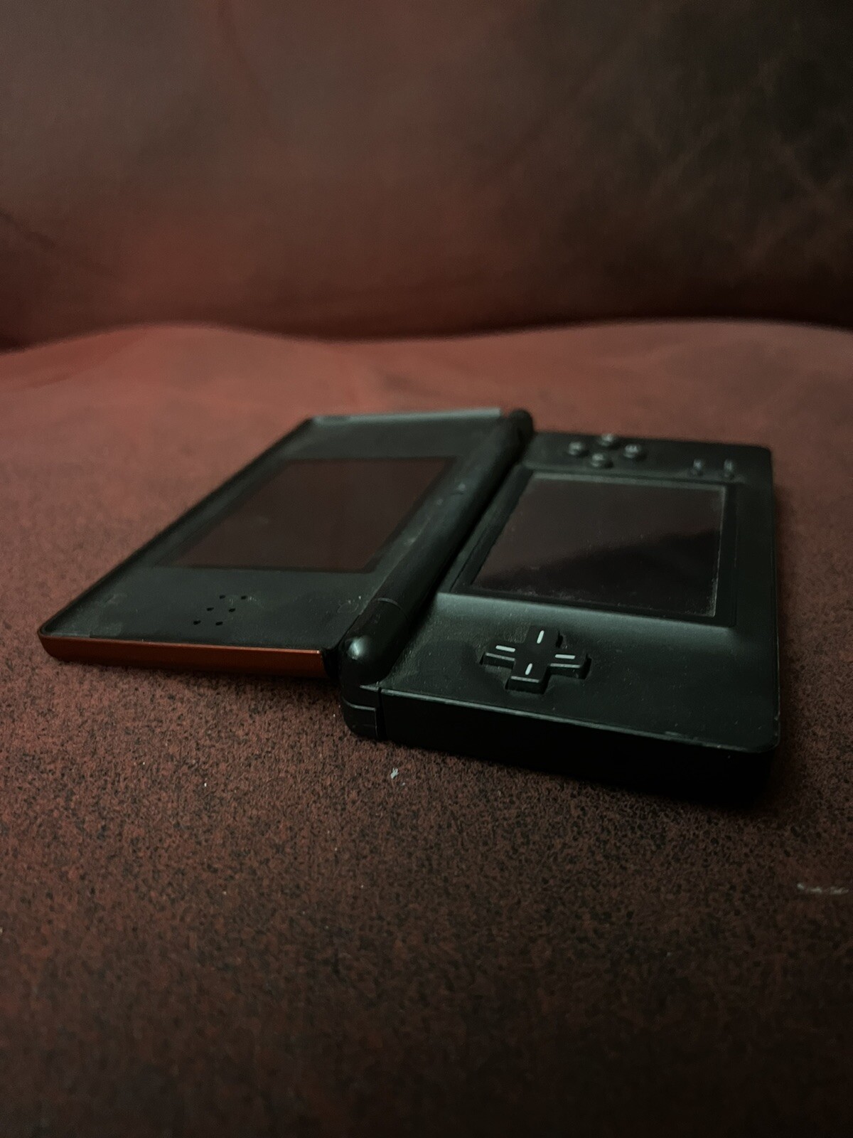 Nintendo DS Lite Crimson Loose Hinge System – Red/Black – Charger Included