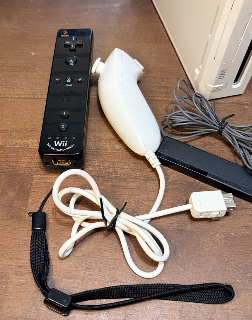 Nintendo Wii Console Bundle RVL-101 W/Motion Plus Controller, Cables & 2 Games