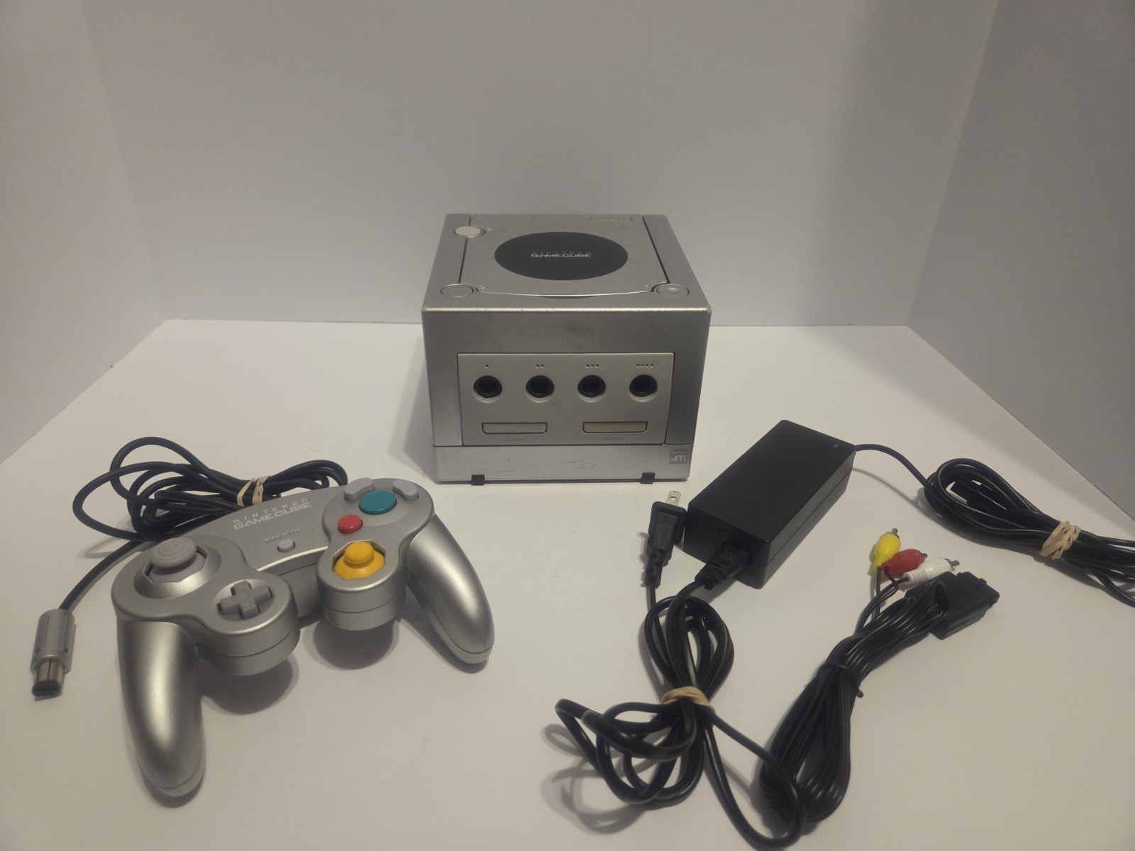 Nintendo GameCube Silver DOL-101(USA) NTSC-U/C Console w/ Controller, AV/Power
