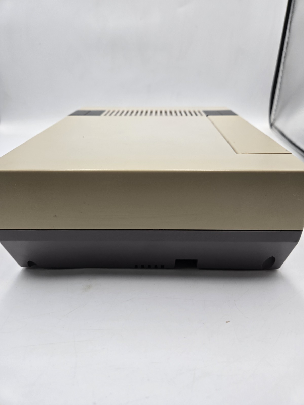 Vintage Nintendo Entertainment System. NES-001 Console + 2 Controllers & Zapper