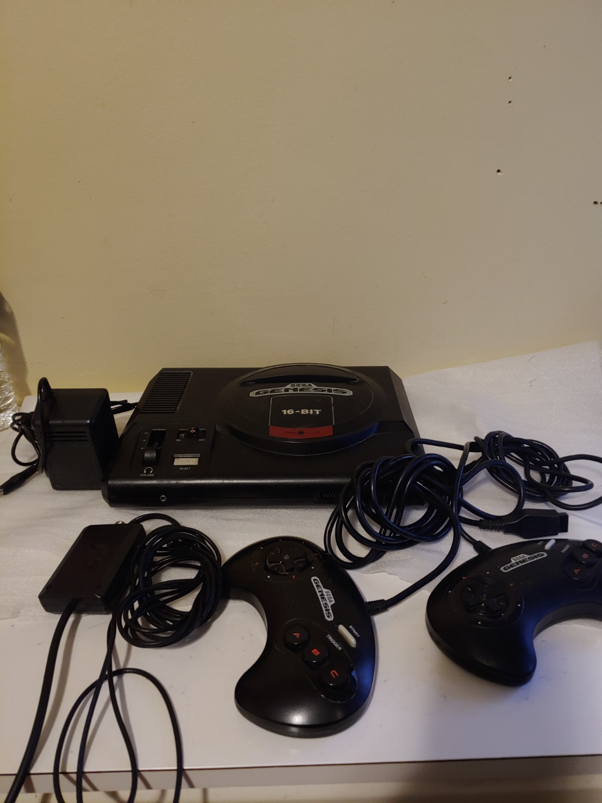 SEGA GENESIS,1989. used/untested. w/2 original controllers, AC adapter, RF…