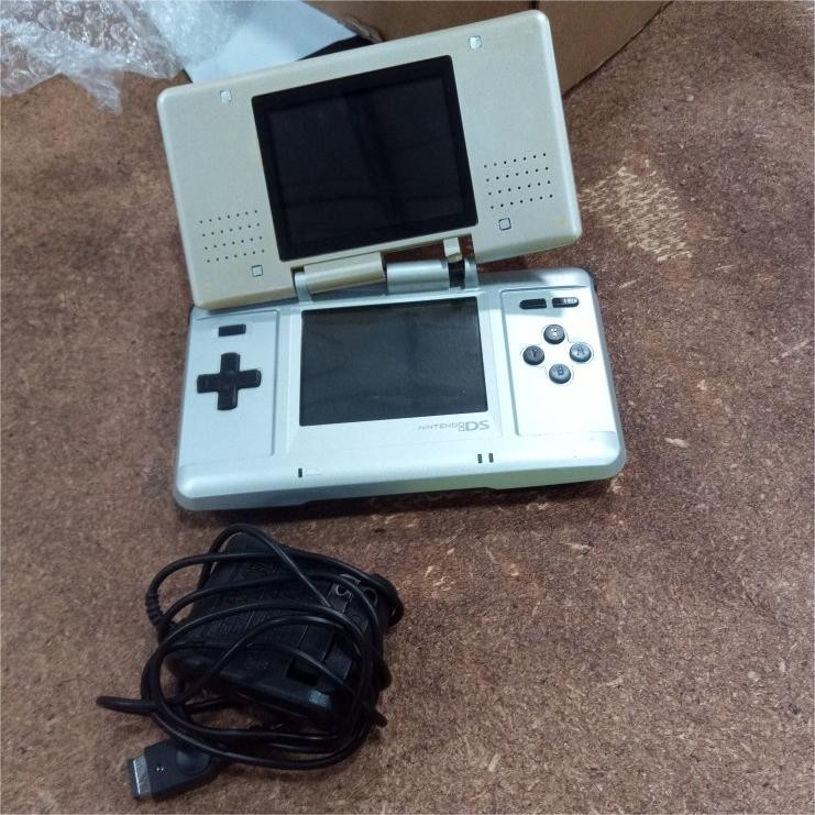 Nintendo DS NTR-001 Console with Charger Battery Died Broken shaft