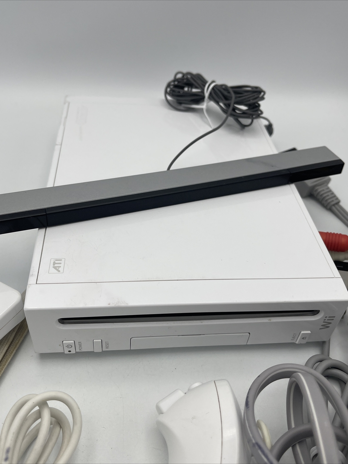 Nintendo Wii Console & Wires w/ New Super Mario Game Disc *Gamecube Compatible*