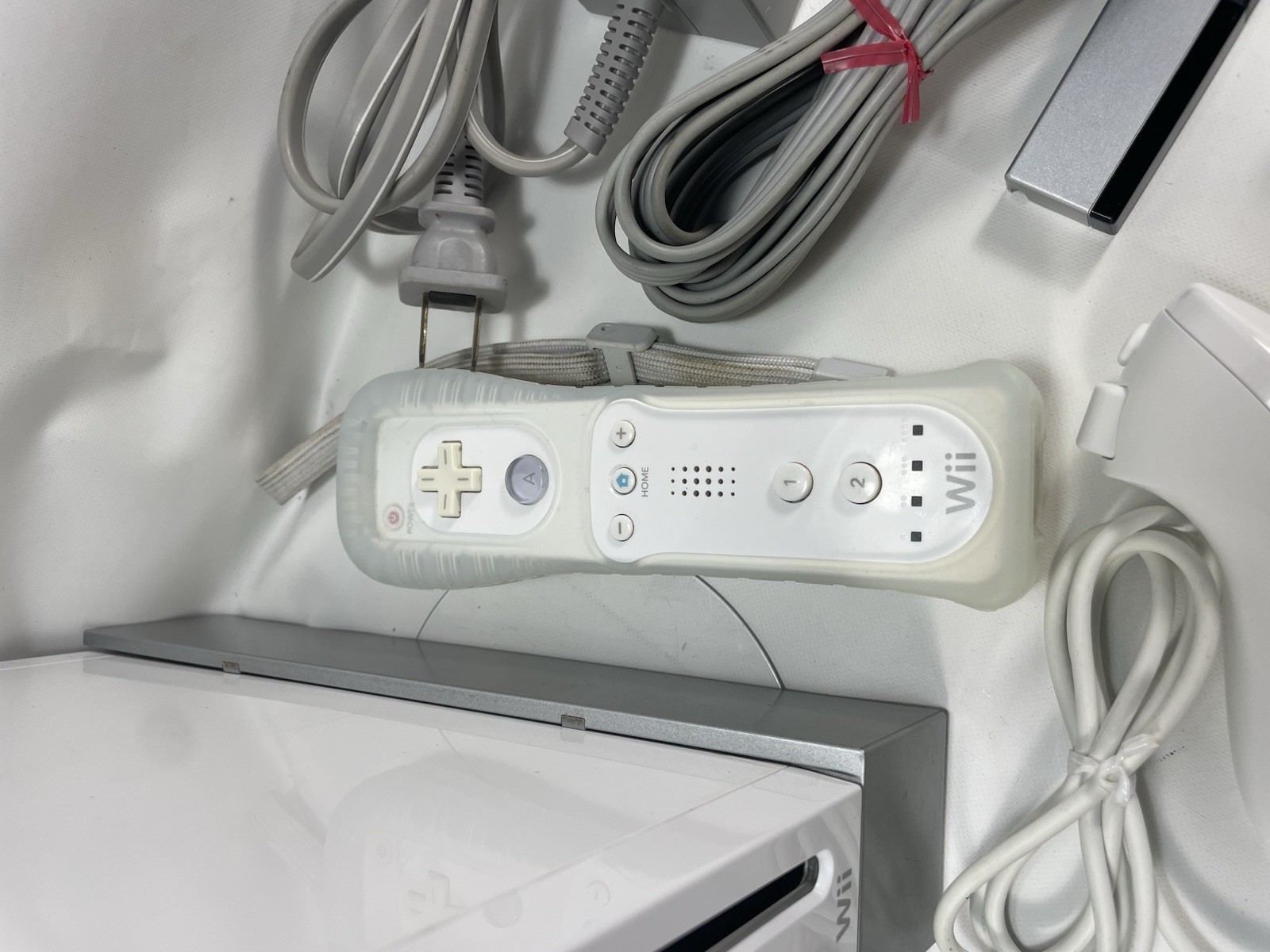 Nintendo Wii Console Bundle RVL-101 Tested Working 1 Remote Cables Stand Sensor