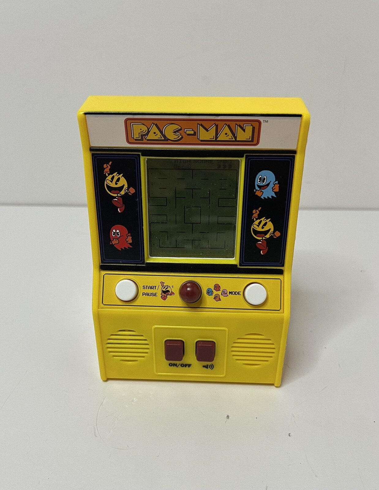 Mini Pac-man Handheld Arcade Game Pacman Machine Vintage Bandai Namco 09521