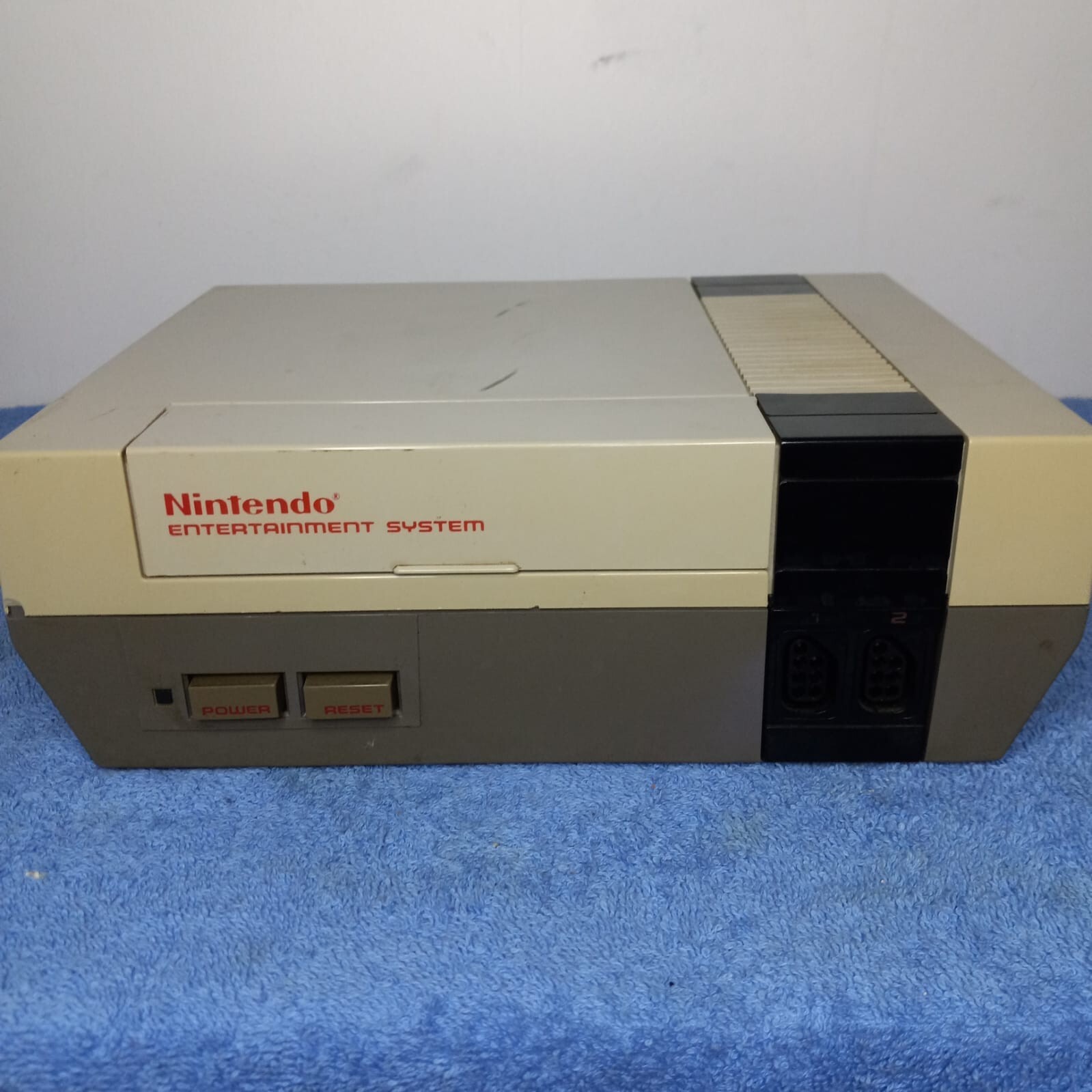 Nintendo NES Action Set Home Console – White/Gray + 2 Controllers + Golf Game