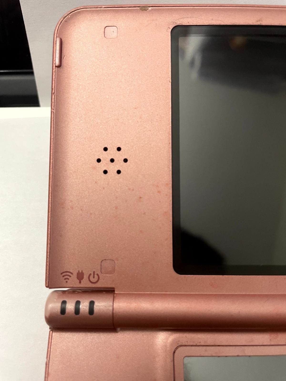 WORKING! Nintendo DSi XL Metallic Rose Pink UTL-001: NO STYLUS SD CARD CHARGER!