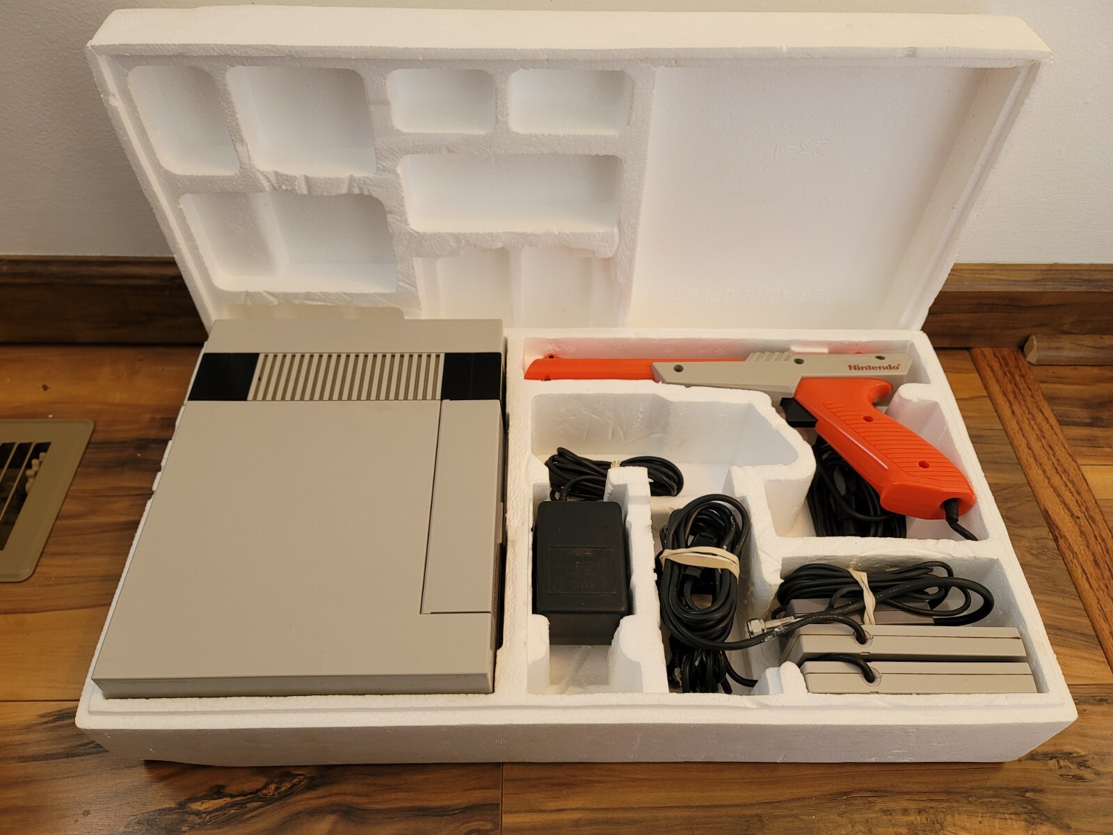 Nintendo NES System Console Action Set Blue Box CIB Complete In Box 5 Tested