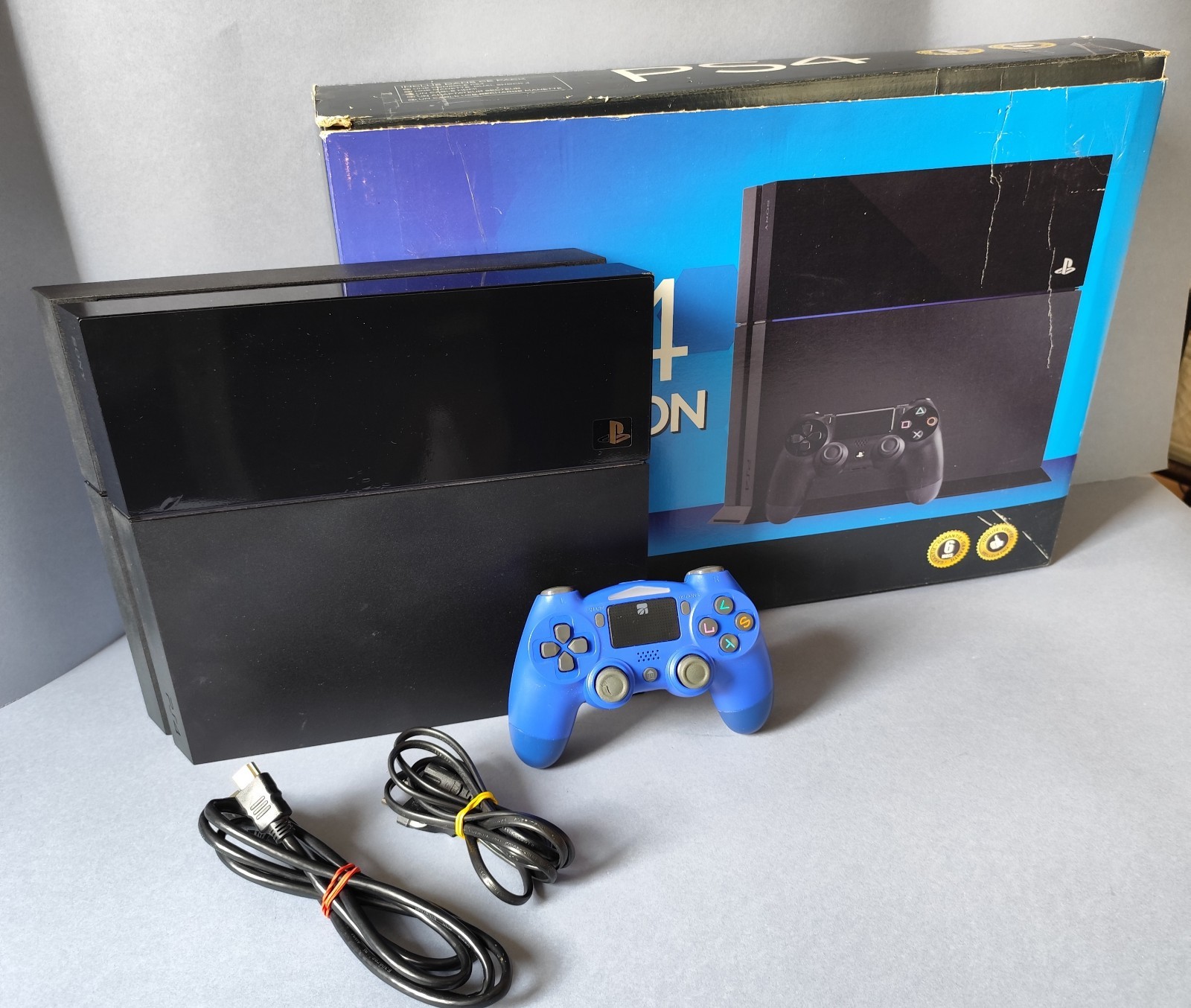 ORIGINAL SONY PS4 PLAYSTATION 4 FAT 1TB CONSOLE – COMPLETE WITH BOX AND JOYPAD