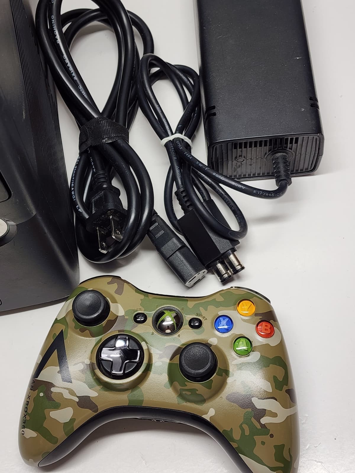 Microsoft Xbox 360 S Model 1439 500GB Console, Controller, Power Cable