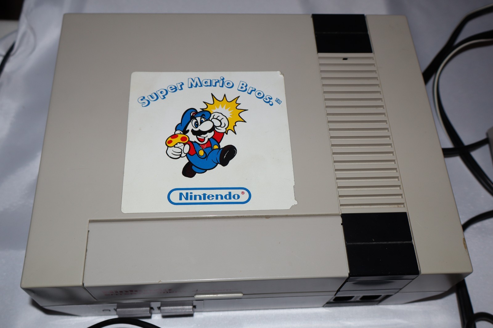 Nintendo NES Console controllers A/V cord powers On Red Blinking Light w Sticker
