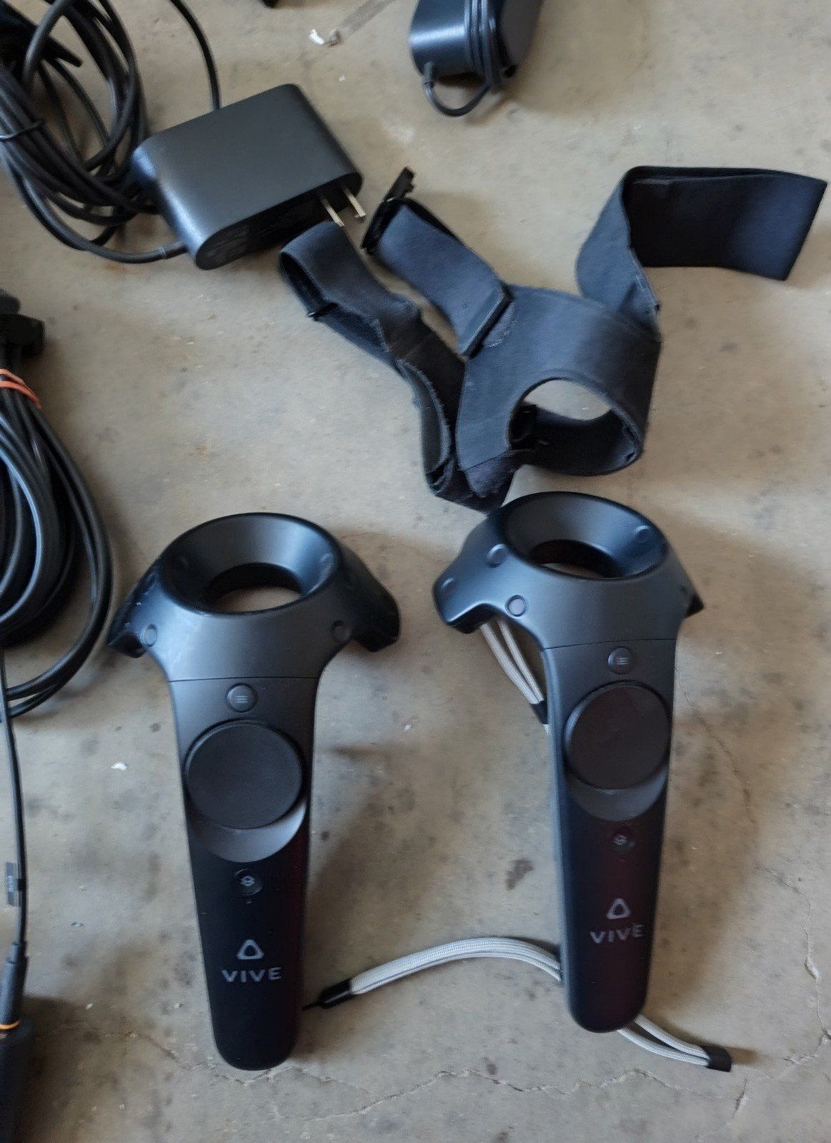 HTC Vive VR Headset Complete Set Full Kit System Virtual Reality Excellent