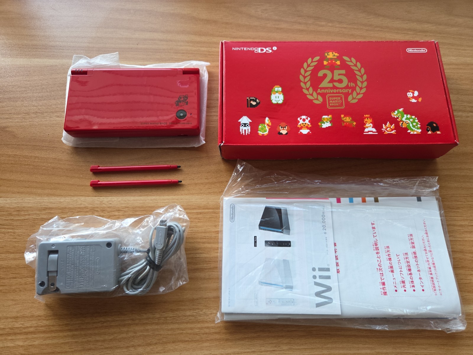 Nintendo DSi Super Mario Bros 25th Anniversary Limited Edition Red CIB VERY RARE