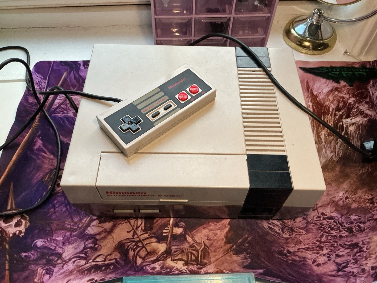 Nintendo Entertainment System Home Console w/ Controller and cables