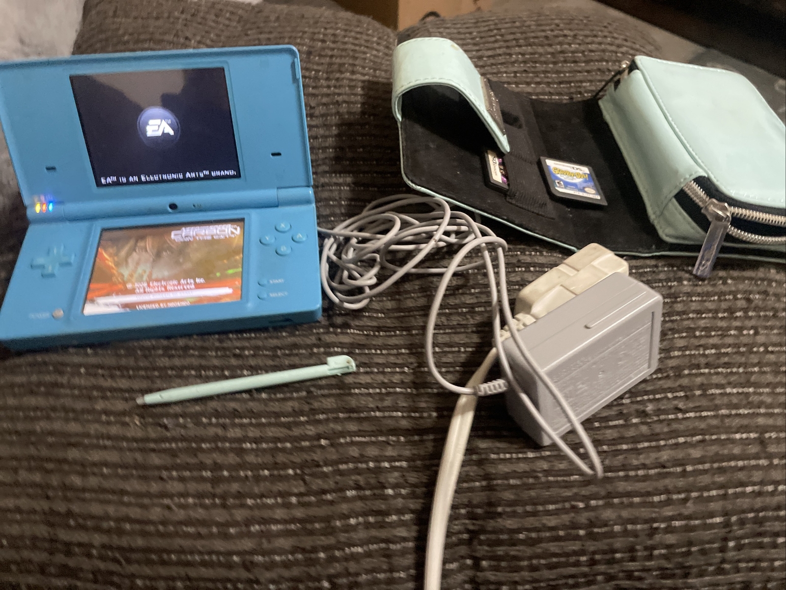 Nintendo DSi Blue System Handheld Console Bundle Lot Case Charger Stylus Games