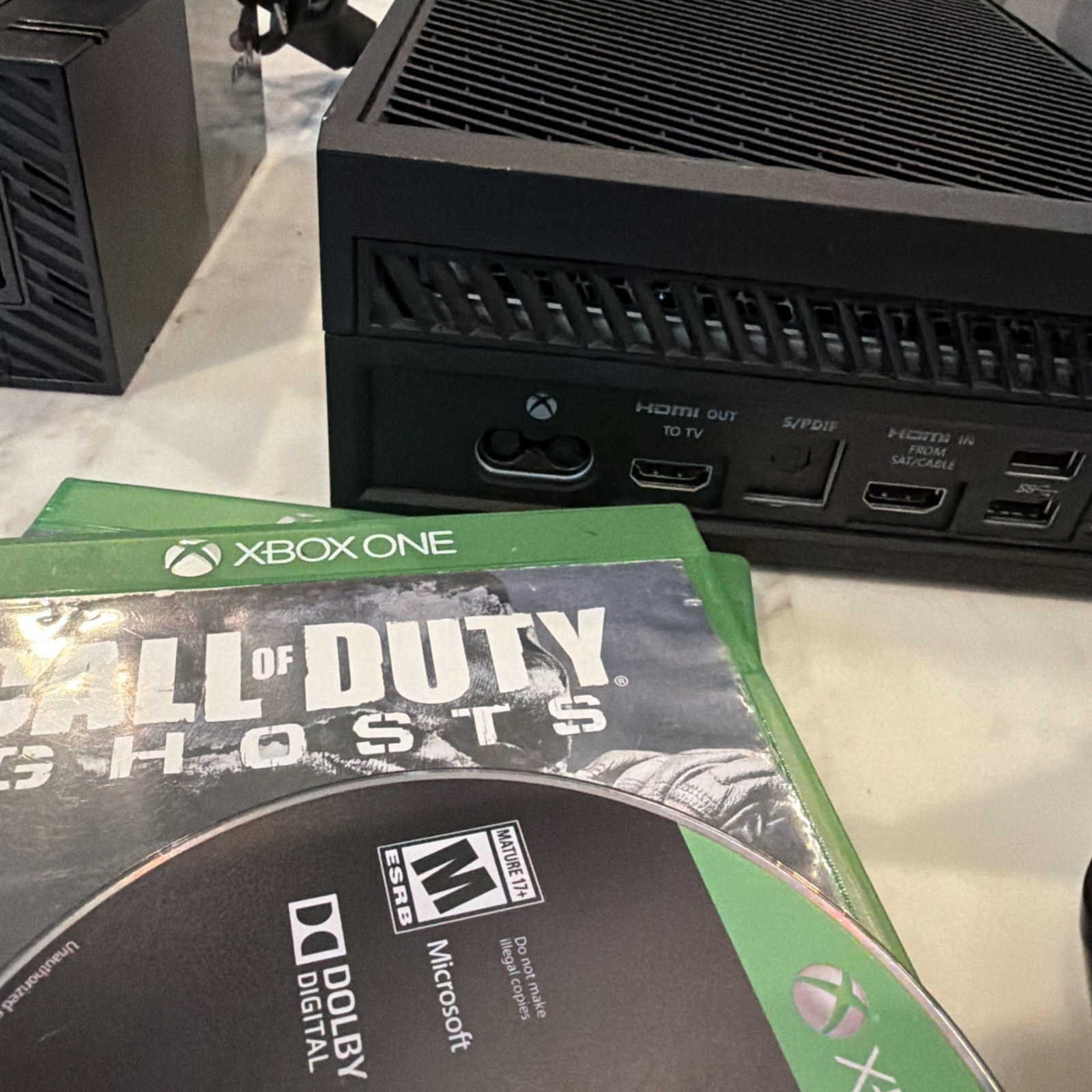 Microsoft Xbox One 500GB Console Black – 3 Controllers – COD Ghosts & Black Ops4