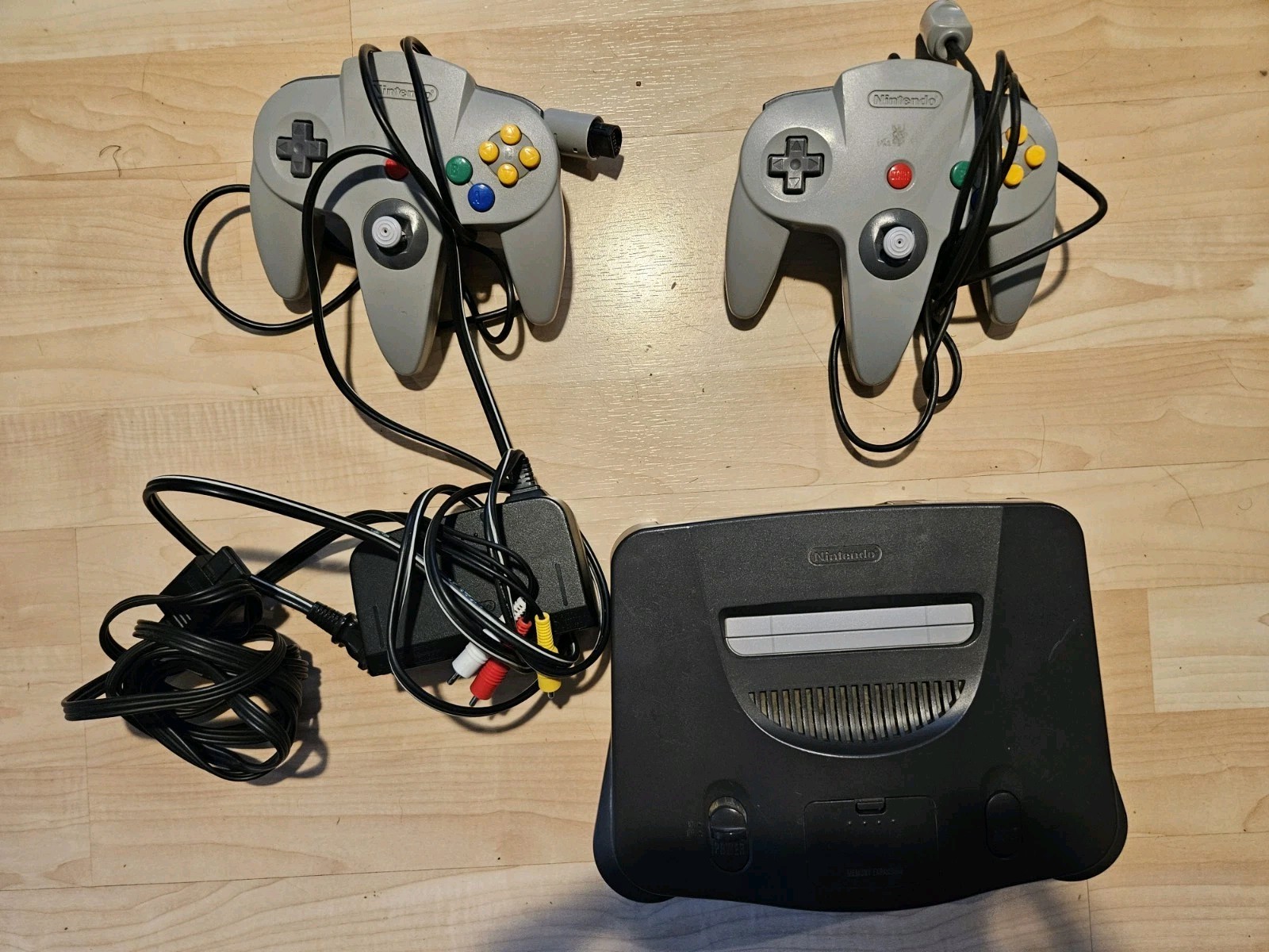 Nintendo 64 N64 Console Bundle 2 Original Controllers, Power And RCA, Tested