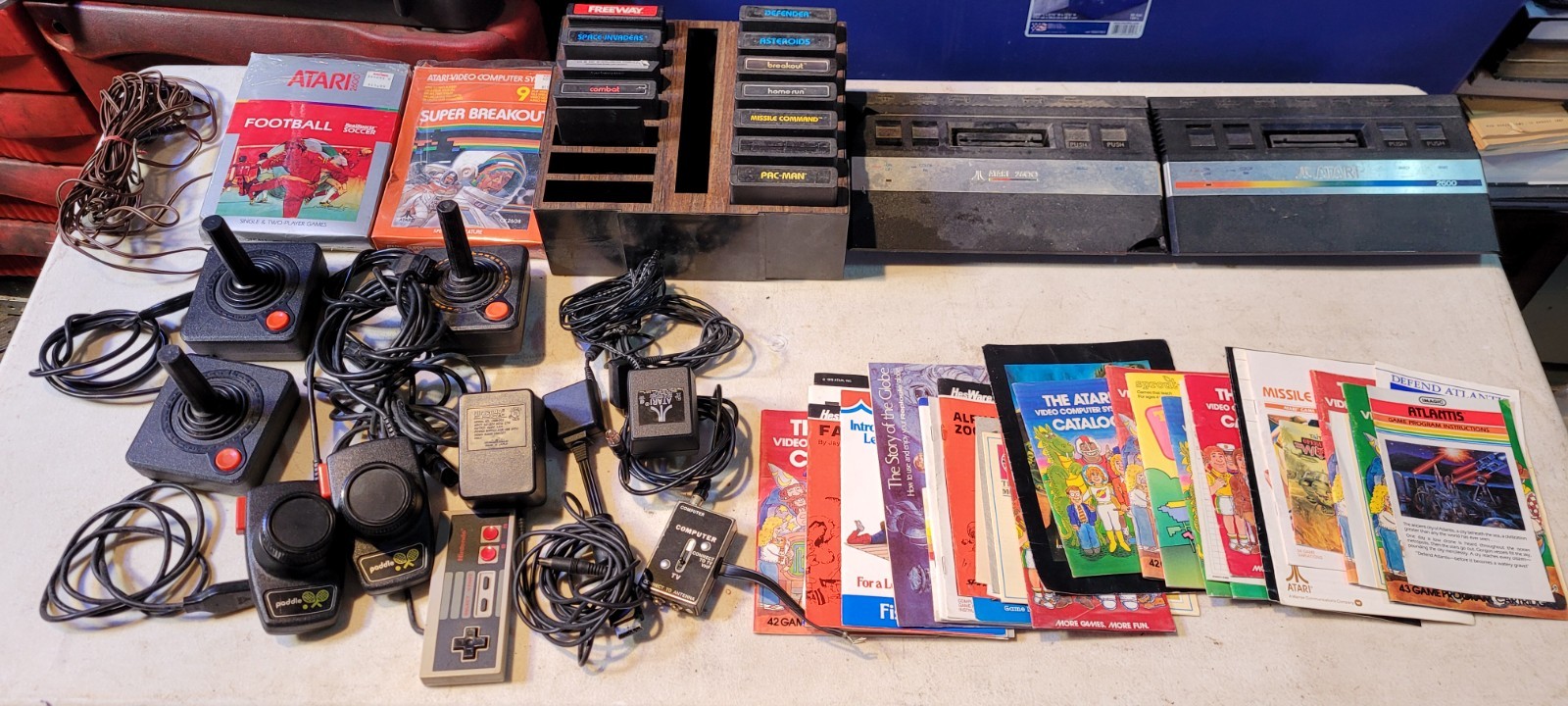 Lot of 2 Atari 2600, 14 Atari games, 3 Atari controllers, Atari manuals