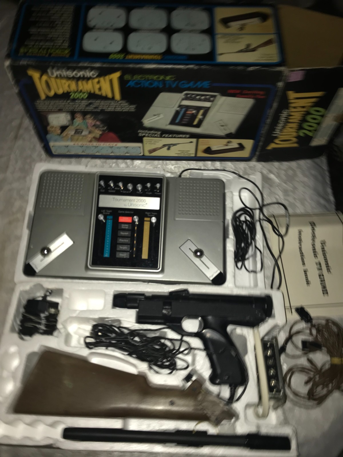 UNISONIC TOURNAMENT 2000 Electronic ACTION TV Console GAME IOB w/ Gun RIFLE EUC