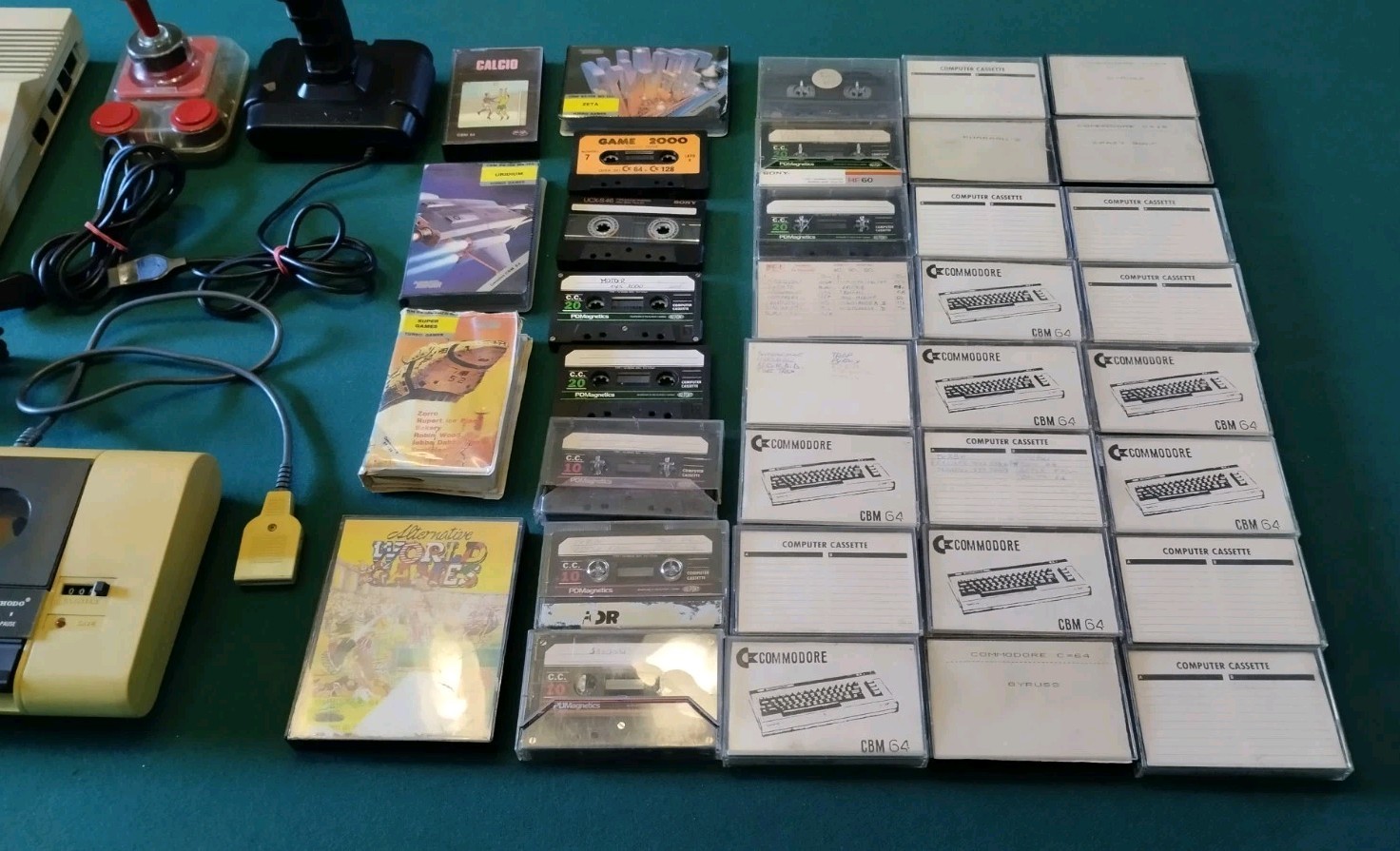 CCOMMODORE 64C PC + Games + 2 Joysticks + Cassette Data Unit, All Working