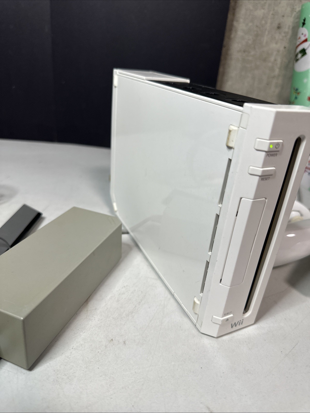 Nintendo Wii Bundle w/ 2 Remotes, Nunchuks, Cables