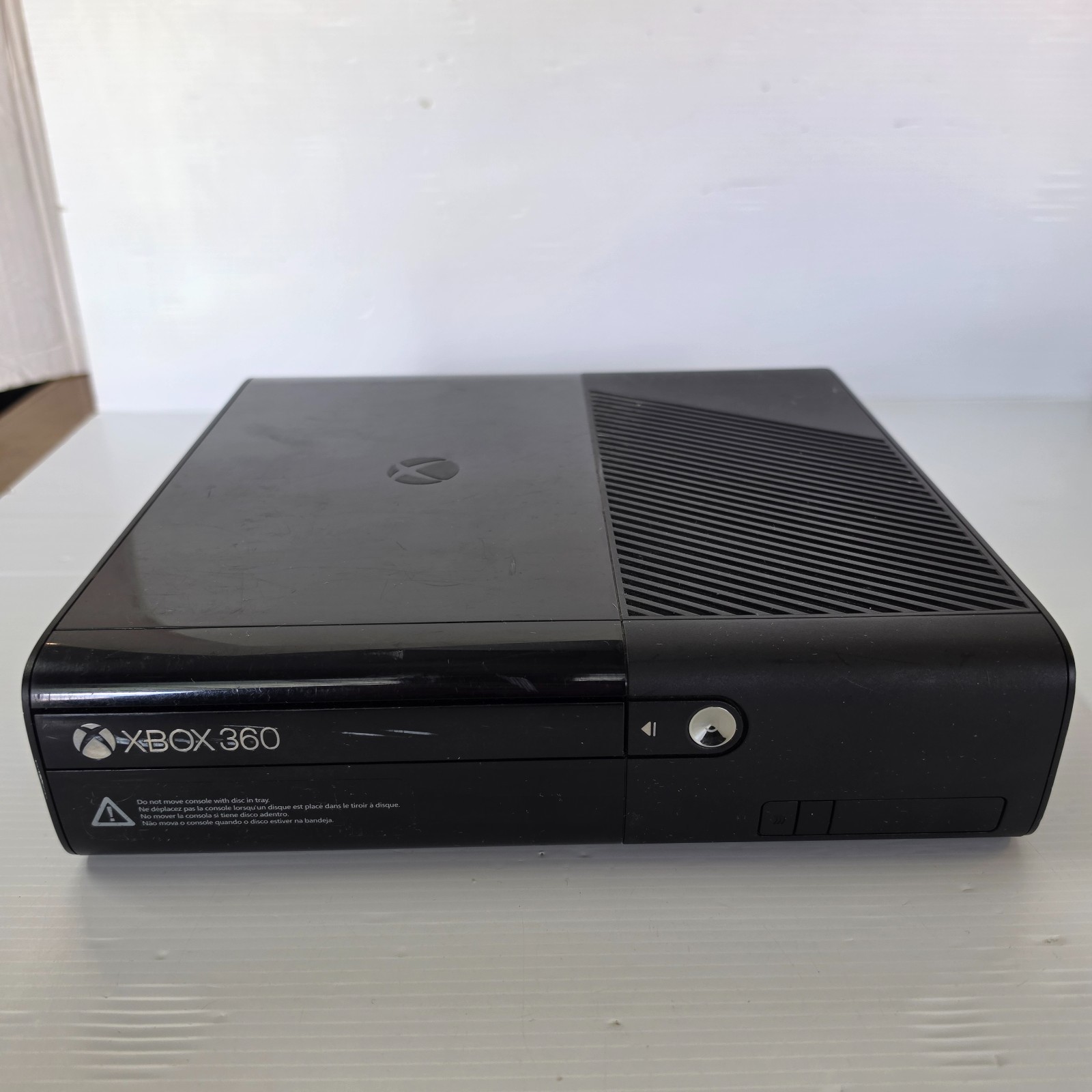 Xbox 360E Game Console Bundle – Controller, cable, games, – working