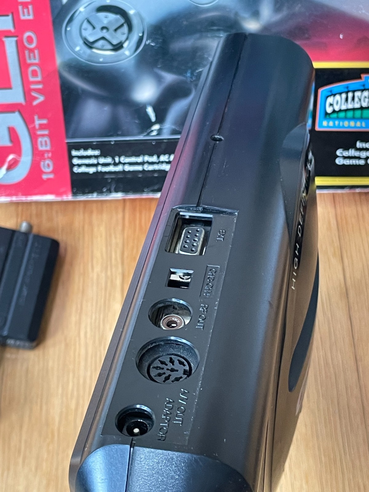 SEGA GENESIS 16 BIT MODEL 1 CONSOLE 2 CONTROLLERS IN MODEL 2 BOX TESTED & WORKS