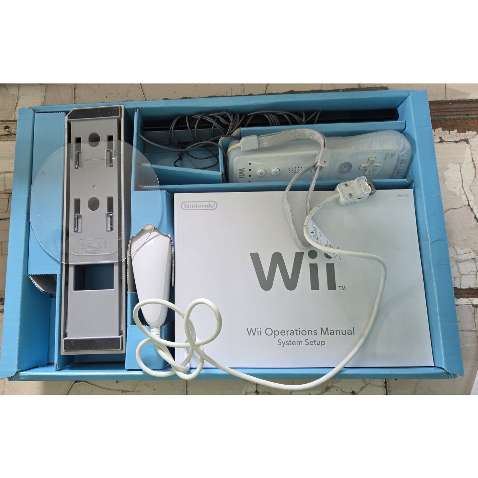NINTENDO WII BUNDLE COMPLETE WITH (6) GAMES WII SPORTS GREAT CONDITION