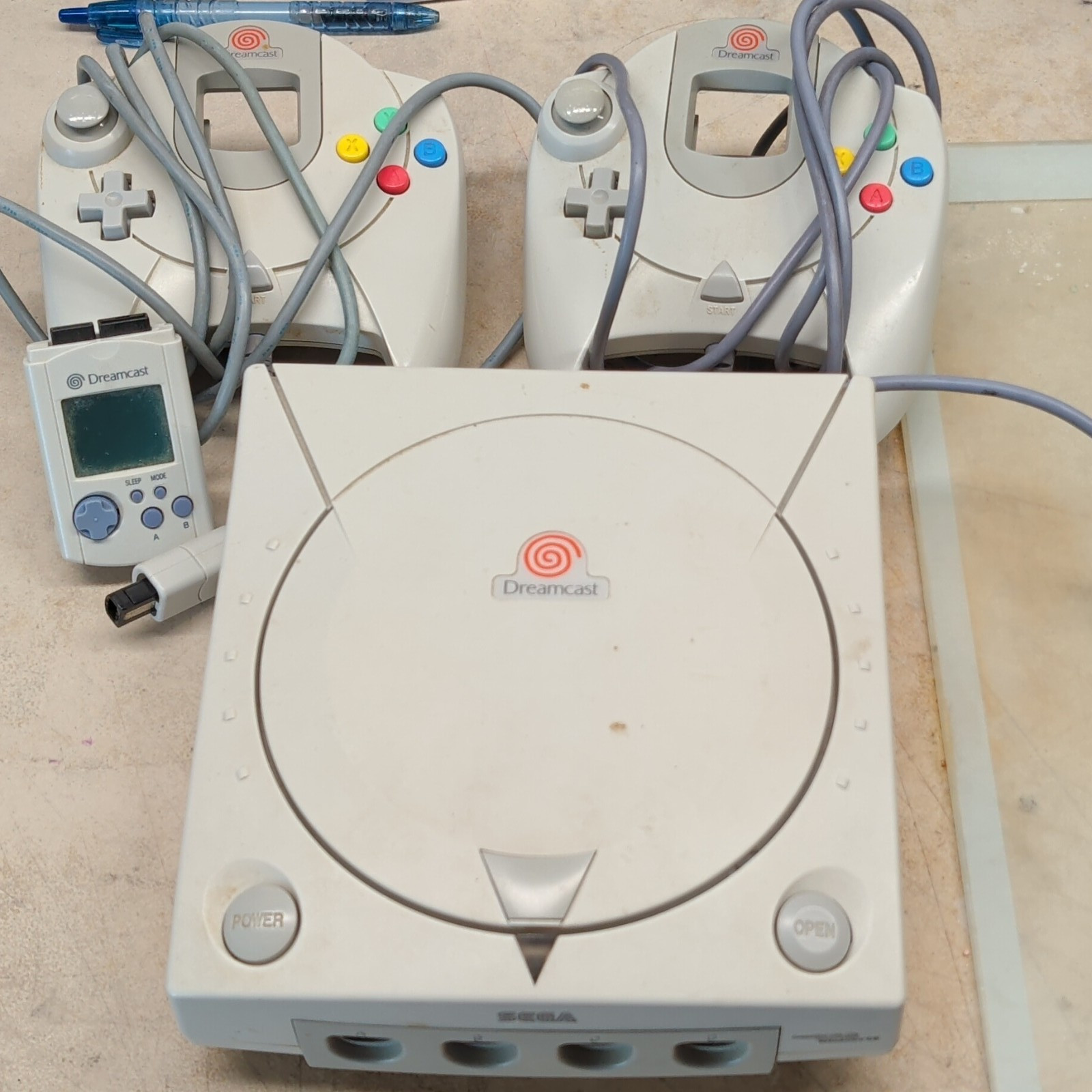 SEGA Dreamcast White Home Console Bundle w/ 2 Controllers & VMU Memory Unit