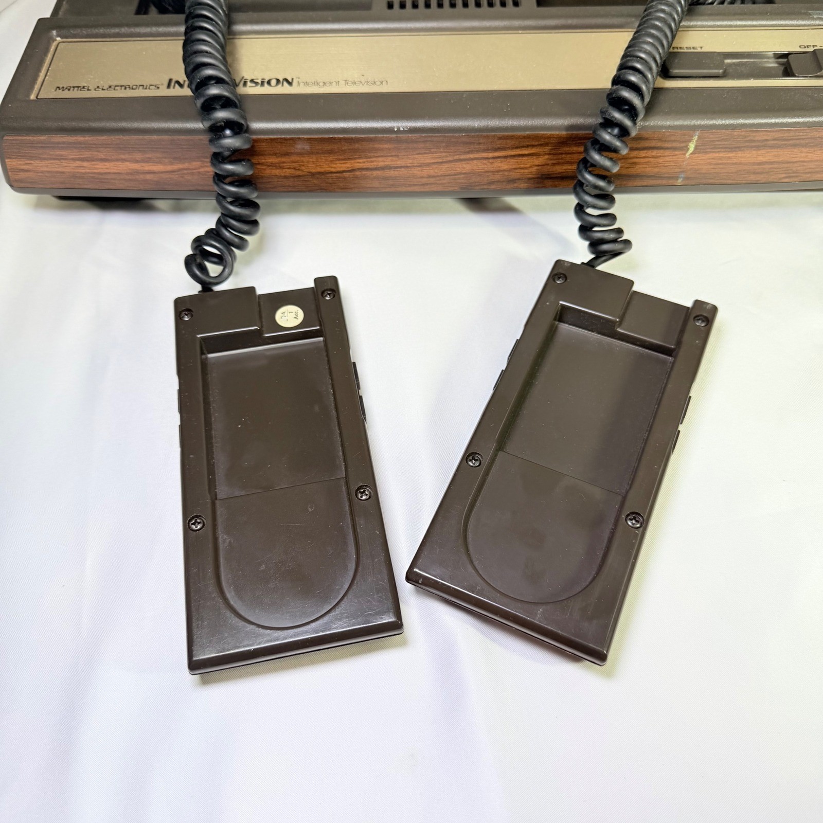 Mattel Electronics Intellivision Model 2609 Vintage Video Game Console Woodgrain