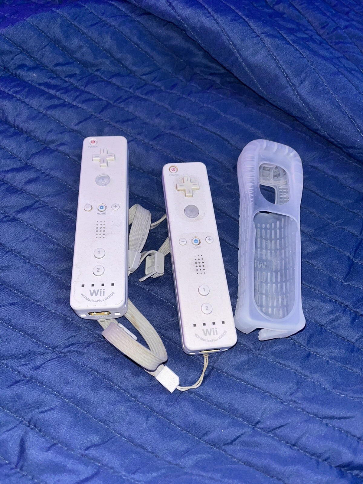 Nintendo Wii Console – TESTED – Includes 2 Controllers and AV Adapter