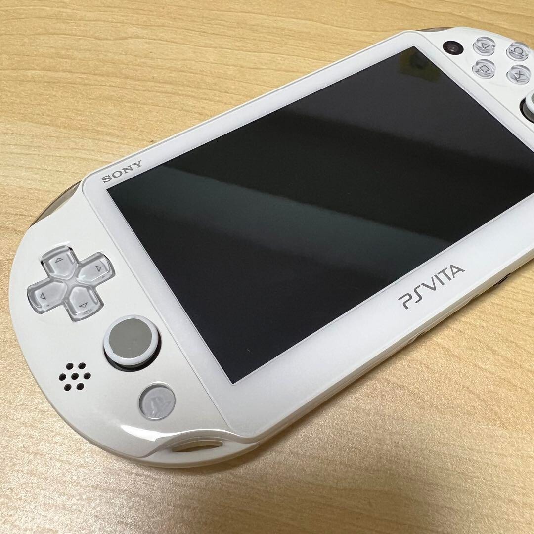​​PlayStation PS Vita PCH-2000 ZA12 Wi-Fi model White Game Console