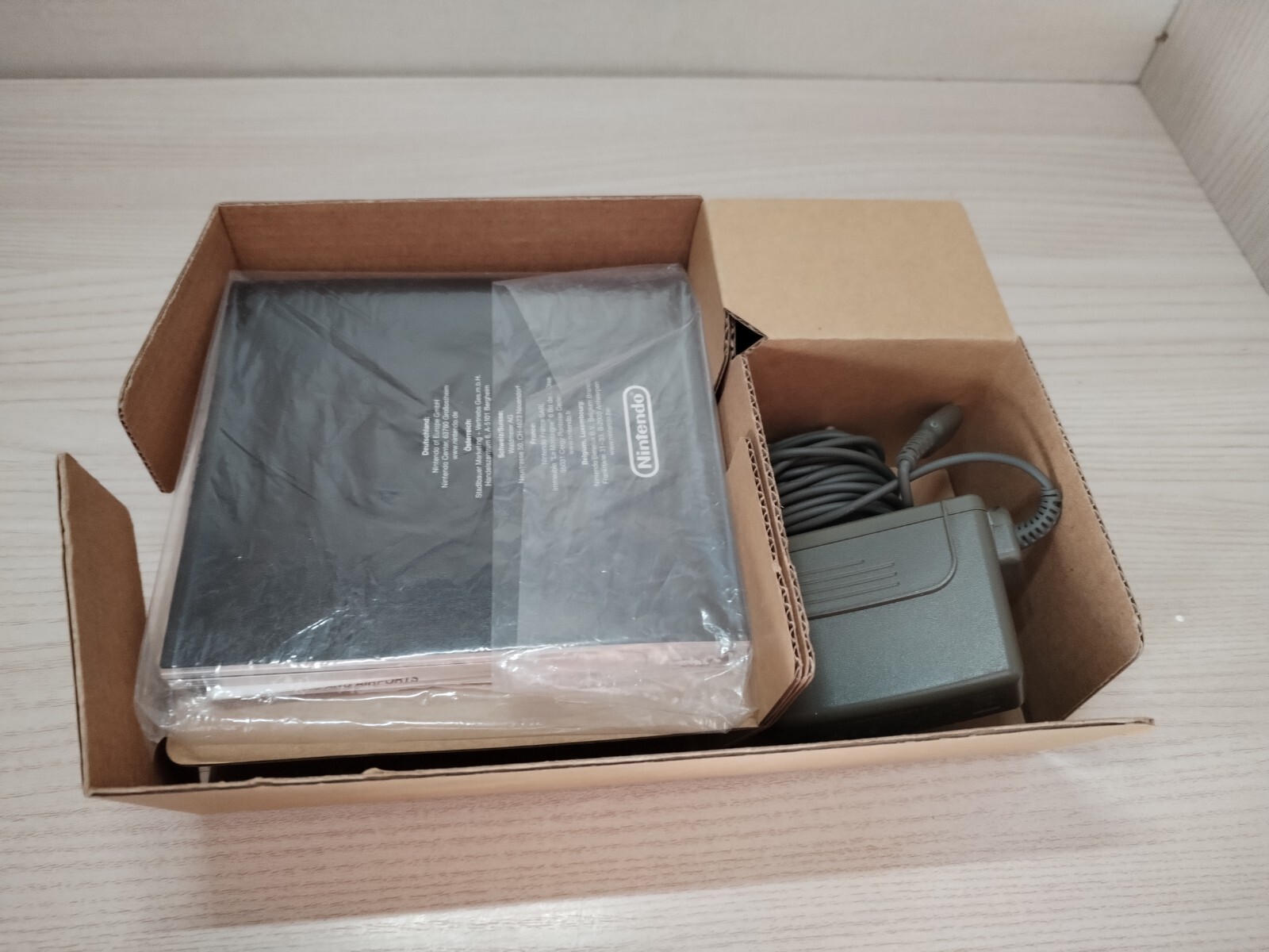 Nintendo Ds Lite Console Professor Layton And The Country Of Mister Pal Italiana CIB