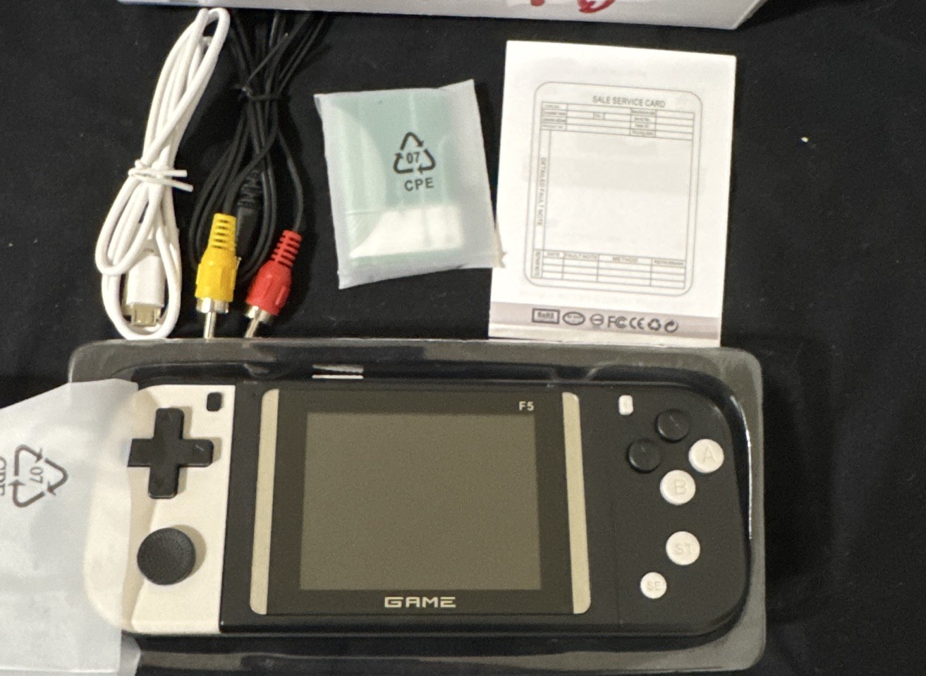 F5 Model Black/White Handheld System 8GB Built-in Games Region Free AV