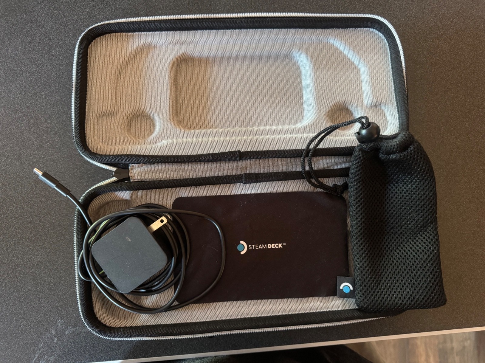 Steam Deck 512GB LCD Bundle | dbrand Killswitch | Dock | screen protector