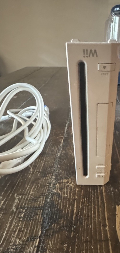 Nintendo Wii – White Console & Cord- WORKS But Selling For Parts