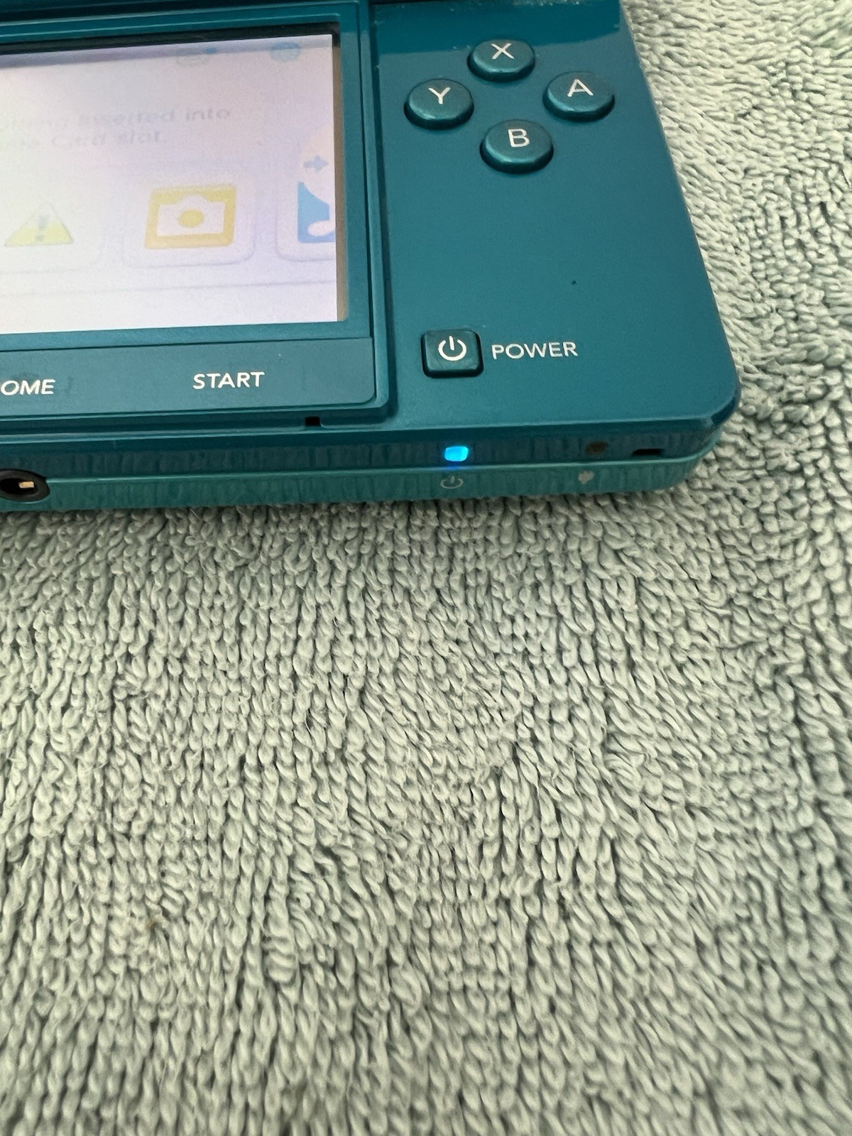 Nintendo 3DS Handheld System – Aqua Blue LK NU Box