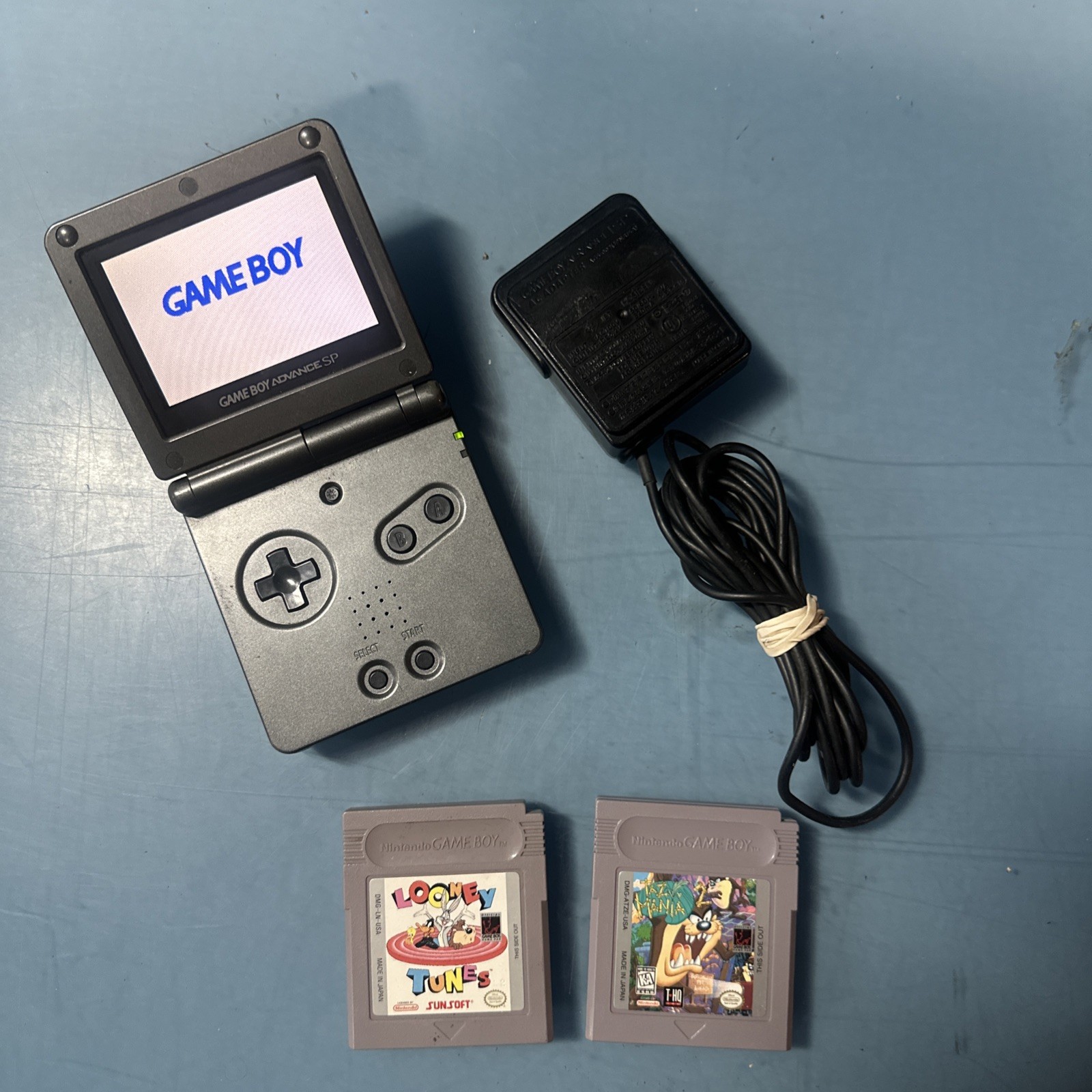 Graphite Nintendo GBA SP AGS 101 Handheld Console, Charger & 2 Games – READ DESC