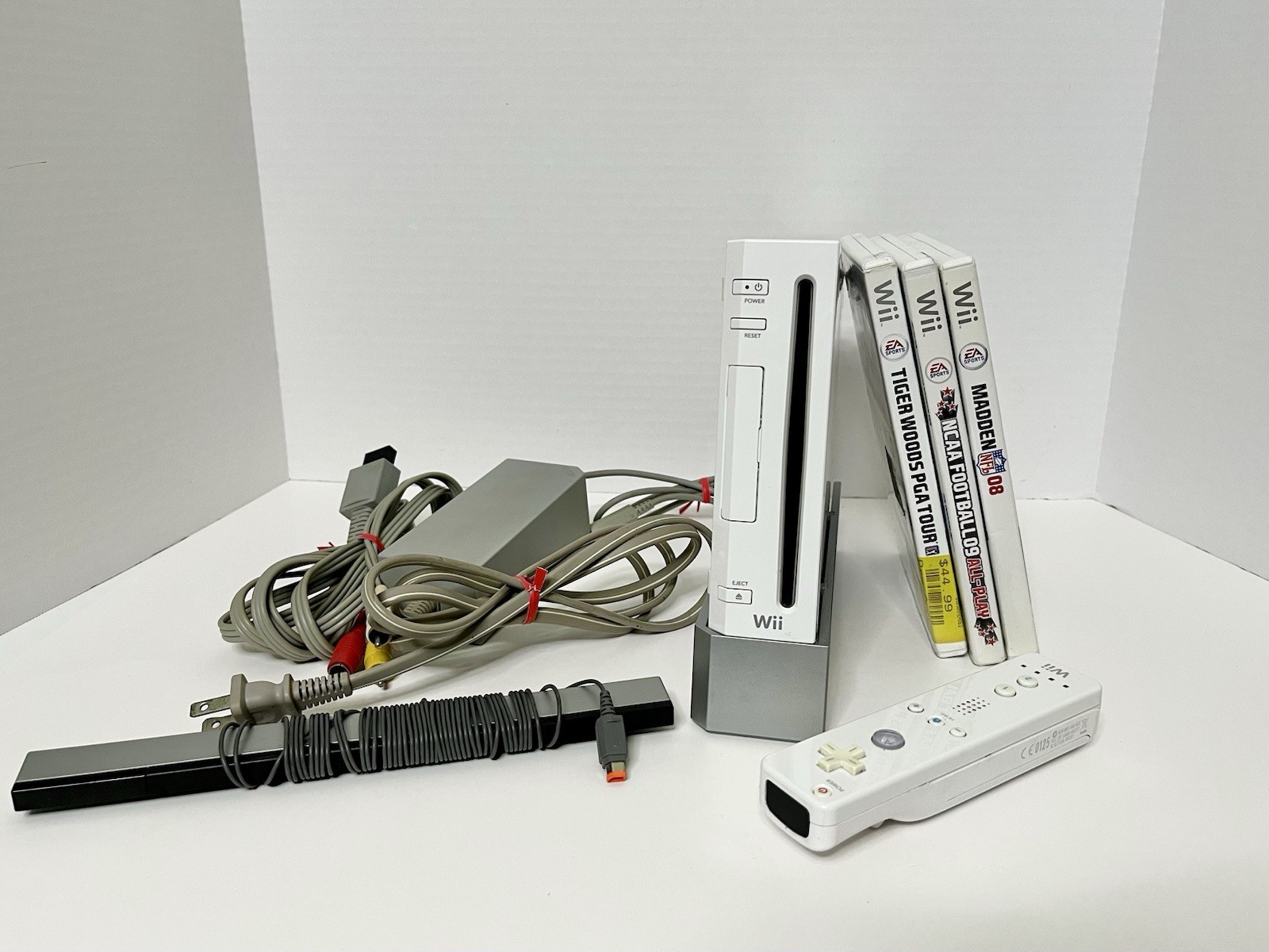 Nintendo Wii Console w/ Accessories White RVL-001 Remote Cables Games SD Tested