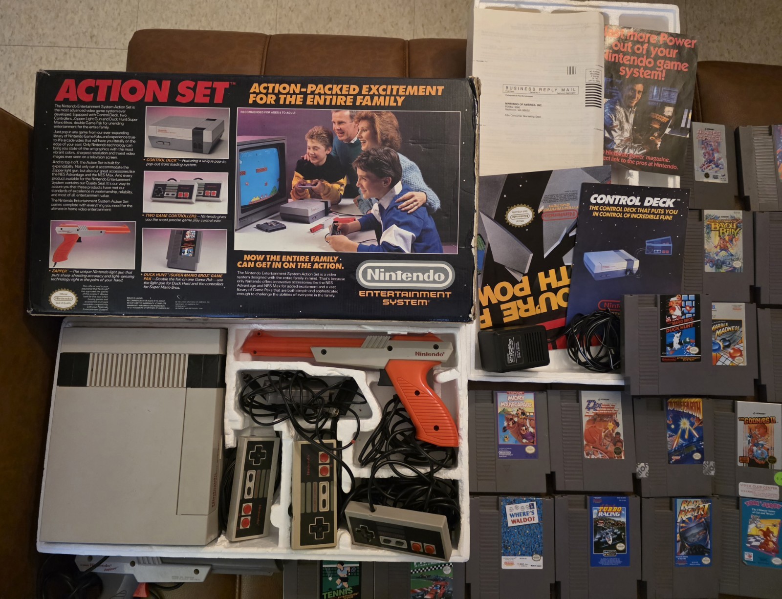 Nintendo NES Action Set Console CIB Inserts 2 Zappers 3 Controllers 17 Games